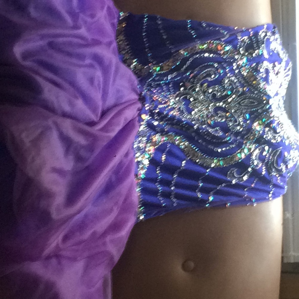 I am selling a prom dress